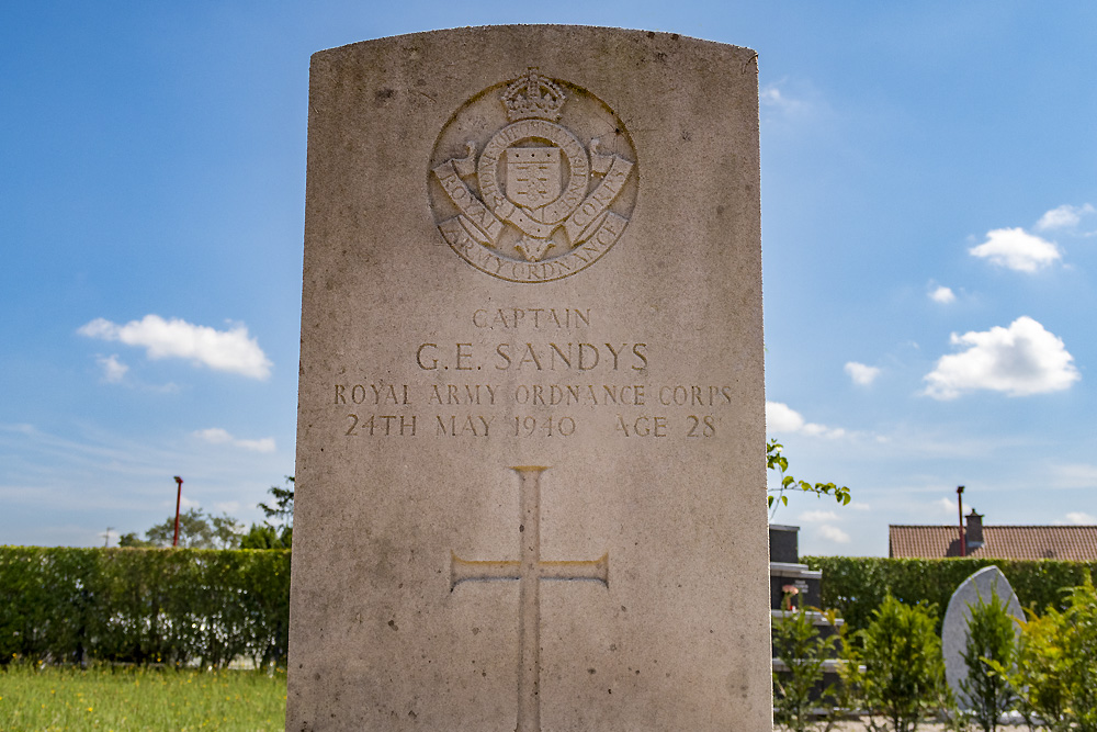 Commonwealth War Graves Avelin #2