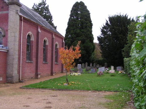 Commonwealth War Graves Alderholt Congregational Chapelyard