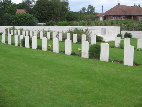 Commonwealth War Cemetery Louvencourt