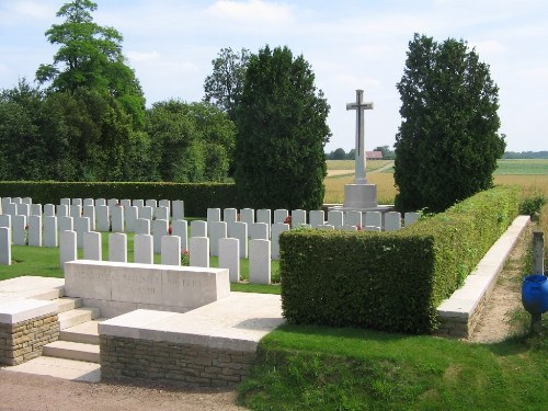 Commonwealth War Cemetery Fienvillers #1