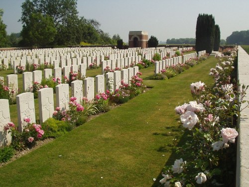 Commonwealth War Cemetery Aubers Ridge