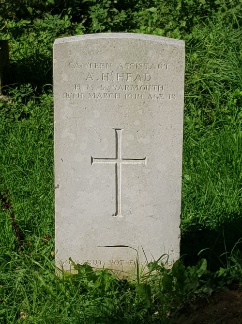 Oorlogsgraven van het Gemenebest St. Nicholas Churchyard #4