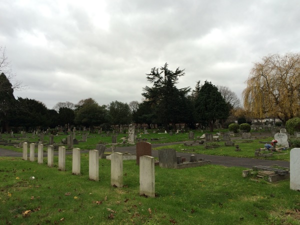 Commonwealth War Graves Feltham Cemetery