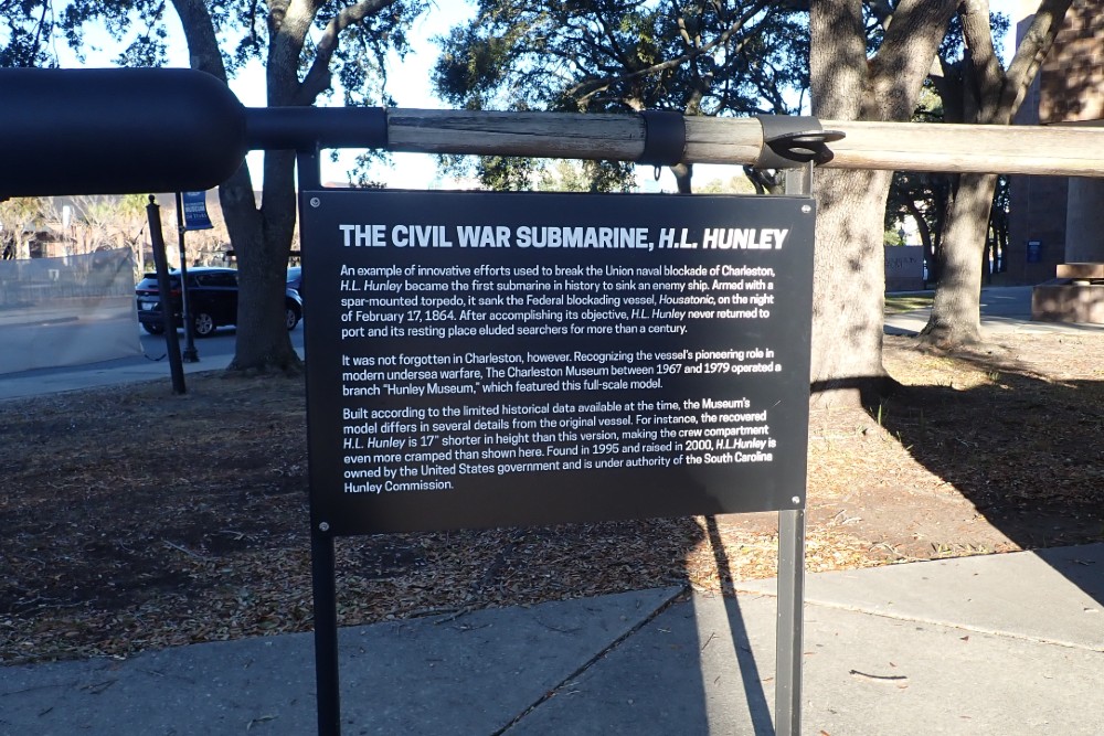 C.S.S. Hunley Replica - Charleston - TracesOfWar.com