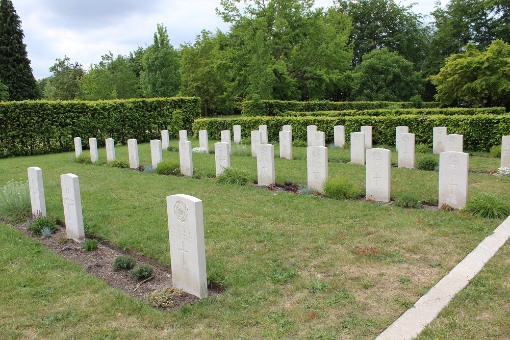 Commonwealth War Graves Roman Catholic Cemetery Roosendaal #1