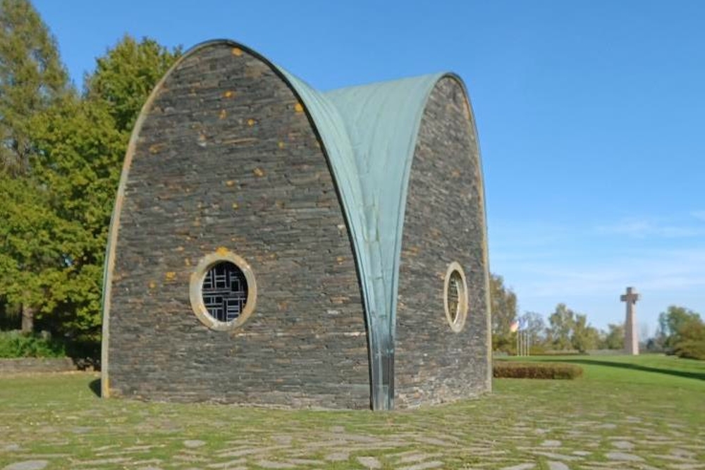Kapel & Oorlogsmonument Duitse Begraafplaats Noyers-Pont-Maugis