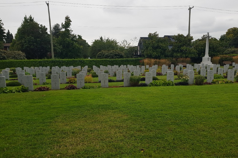 Commonwealth War Graves Mountain View Cemetery #2