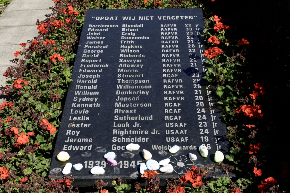 Memorial Killed Air Crew Old Municipal Cemetery Haaksbergen #2