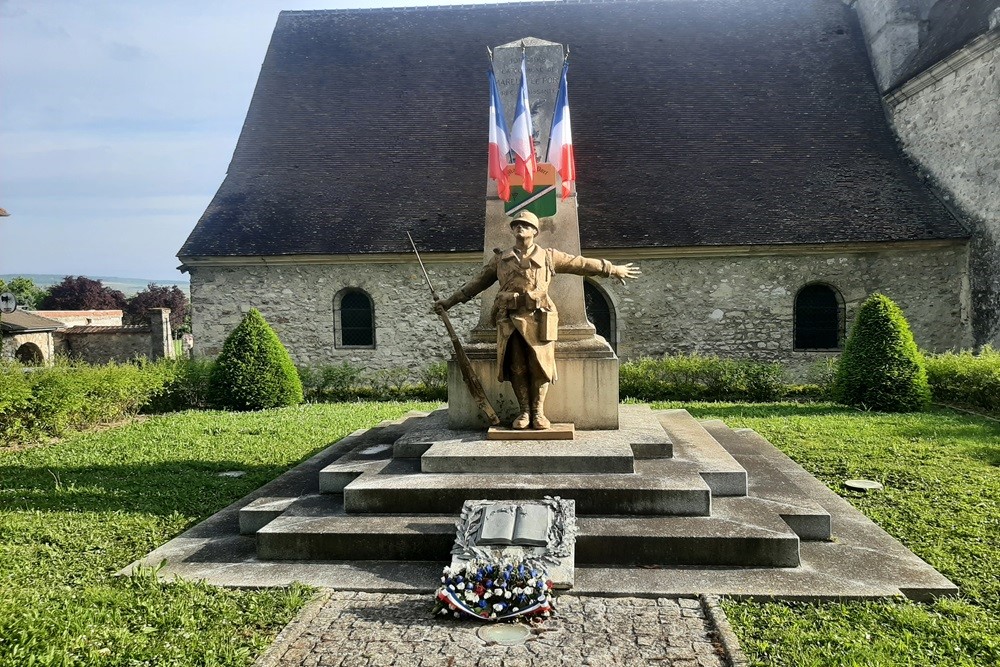 Oorlogsmonument Mareuil Le Port #1