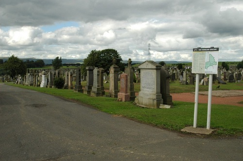 Oorlogsgraven van het Gemenebest New Monkland Cemetery