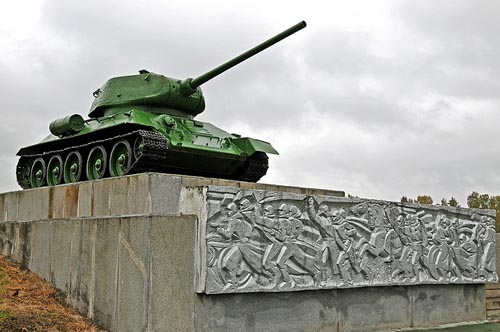 Monument (T-34/85 Tank) Slag bij Borodino Veld