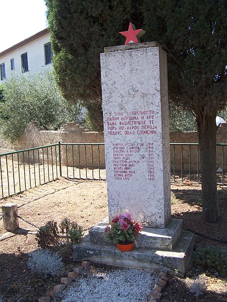 Monument Omgekomen Partizanen Peroj