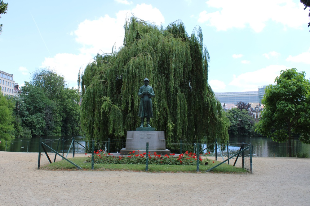 Statue Lieutenant-General Bernheim