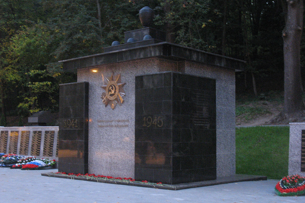 Mass Grave Soviet Soldiers No. 13