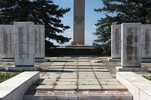 Mass Grave Soviet Soldiers Height 180.9