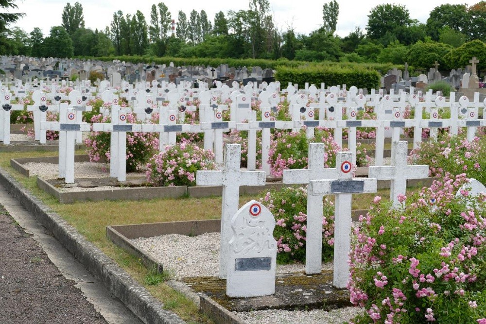 Oorlogsbegraafplaats Les Pejocus Dijon