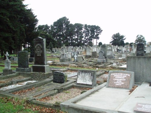 Oorlogsgraven van het Gemenebest Linwood Cemetery