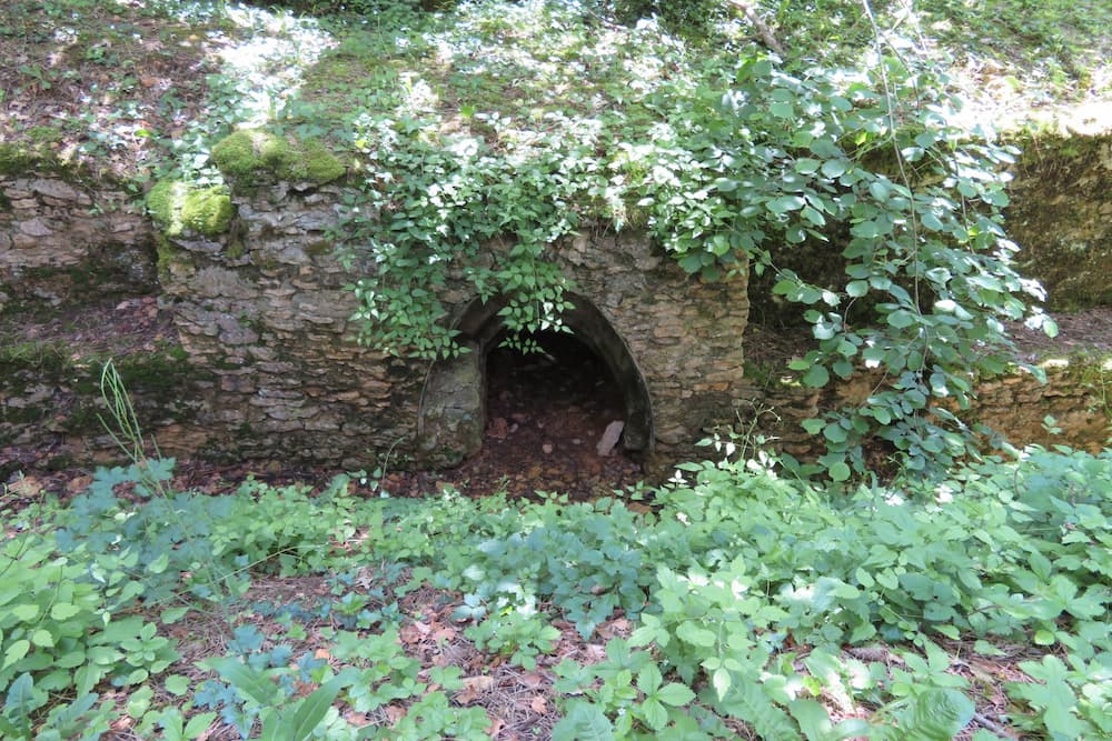 Cave Shelters Saint-Baussant #4