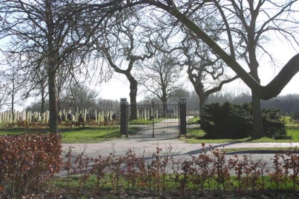 Nederlandse Oorlogsgraven Gemeentelijke Begraafplaats