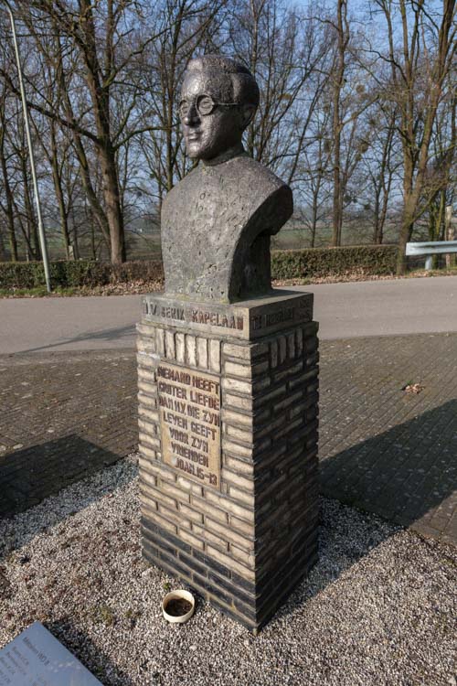 Monument voor kapelaan J.W. Berix #5