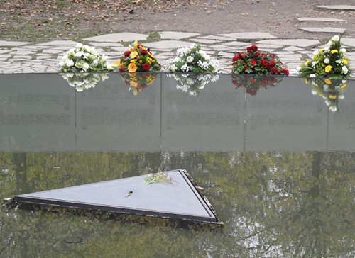 Memorial for the Sinti and Roma of Europe - Berlin - TracesOfWar.com