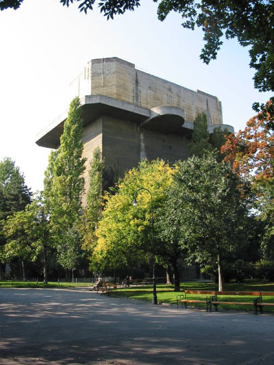 Flakturm VIII L-Toren Arenberg Park (Flak toren)