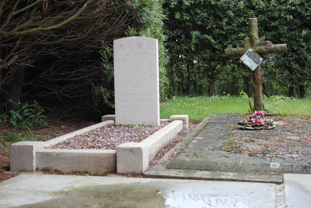 Commonwealth War Graves Les Rues-des-Vignes #3