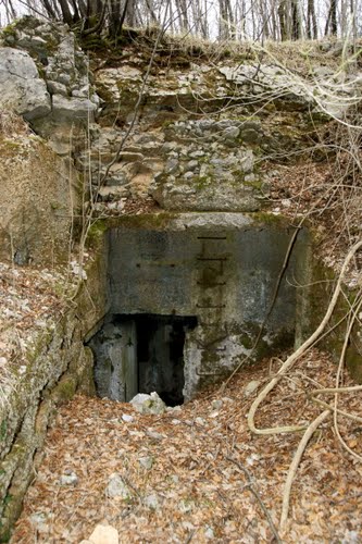 Alpenmuur - Ondergrondse Bunker Studena (C)