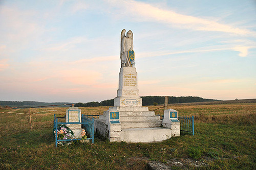 Memorial & Field Grave Yuri Lopushaka