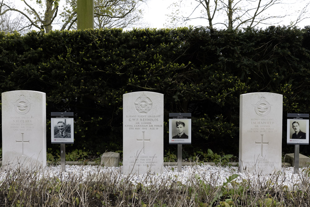 Commonwealth War Graves General Cemetery Workum #4