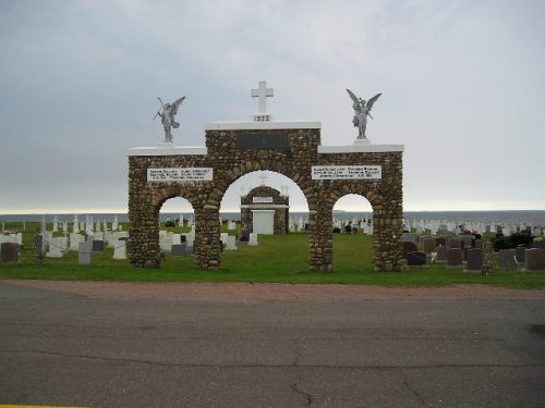 Commonwealth War Grave Notre Dame de Mont Carmel Cemetery