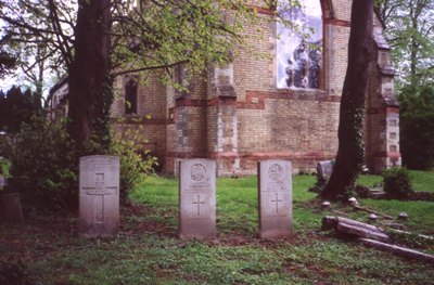 Oorlogsgraven van het Gemenebest Holy Trinity Churchyard Biscot