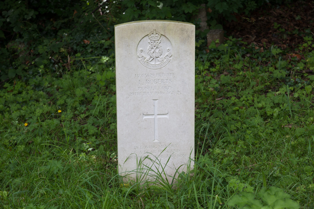 Oorlogsgraven van het Gemenebest St. Agnes Churchyard #4