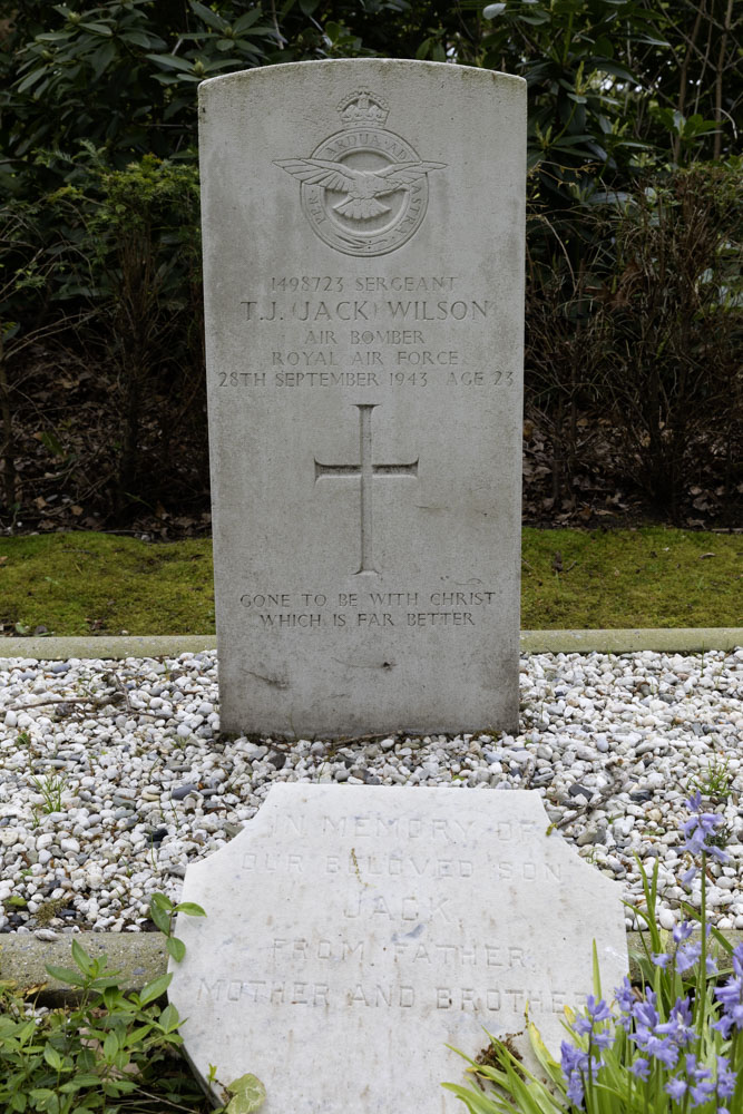 Commonwealth War Graves Vaassen #2