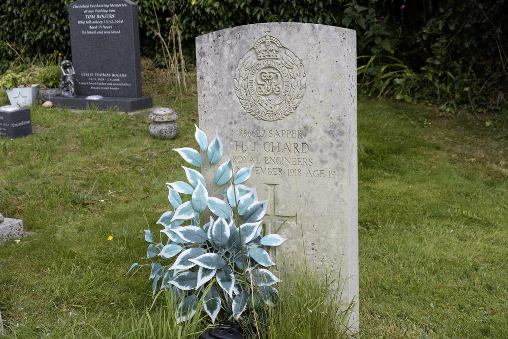 Commonwealth War Graves St Nicholas Churchyard