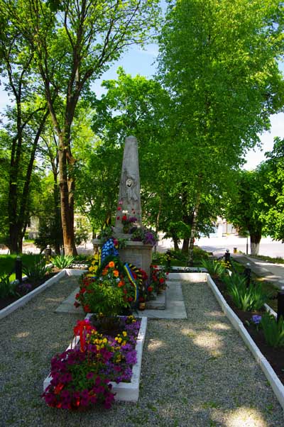Grave Colonel M.C. Smirnov