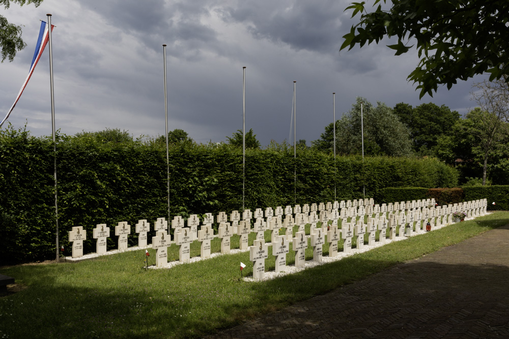 Polish War Graves Cemetery Laurentius Breda #5