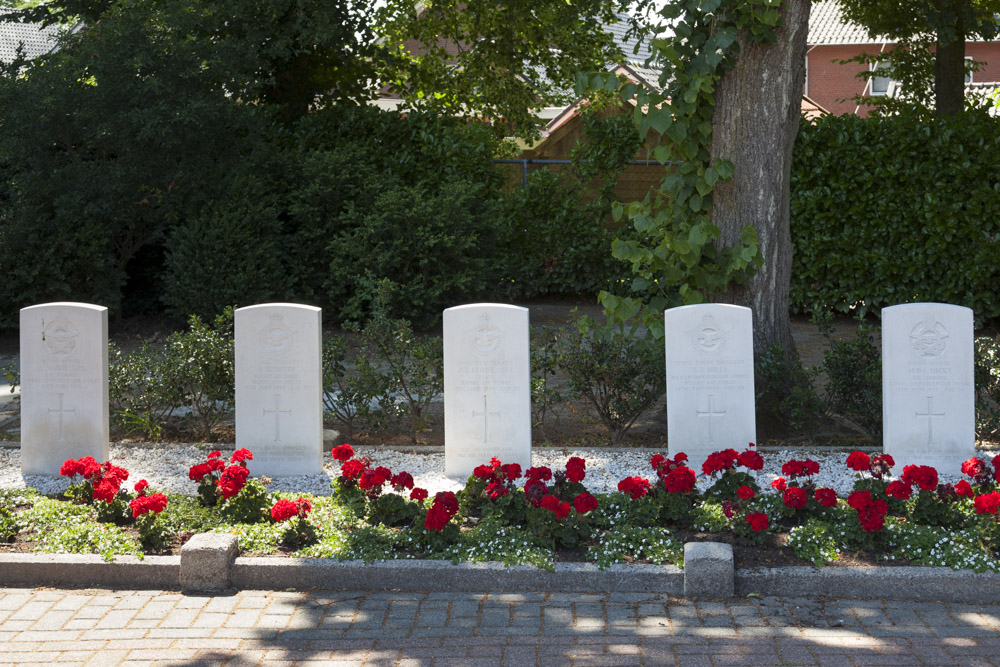 Commonwealth War Graves Roman Catholic Cemetery Reutum