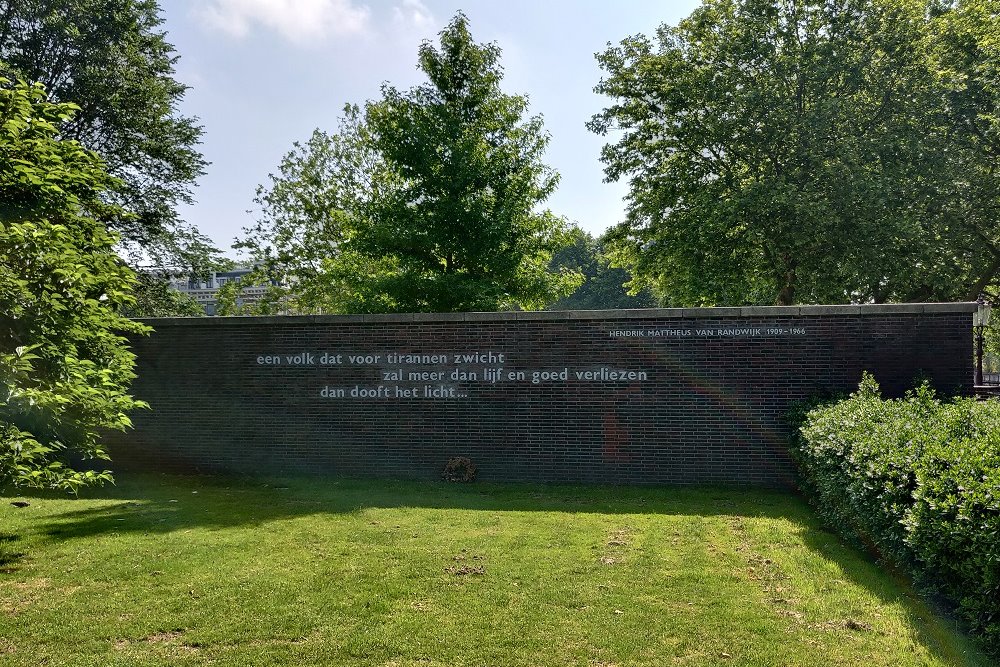 Herdenkingsmuur H.M. van Randwijkplantsoen Amsterdam