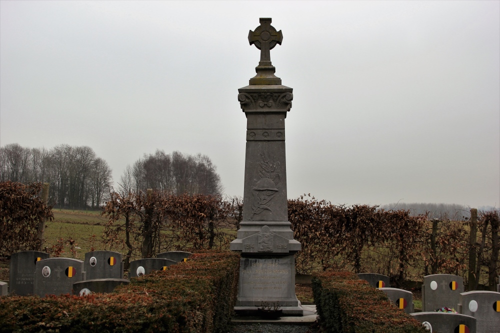 Oorlogsmonument Begraafplaats Essene