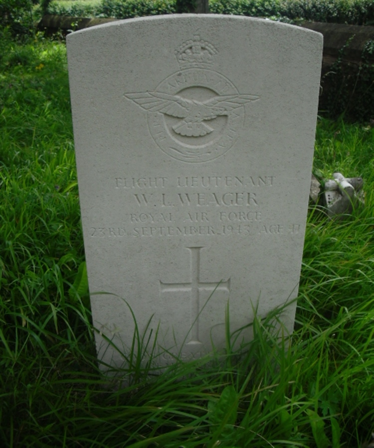 Commonwealth War Grave St. Michael and All Angels Churchyard