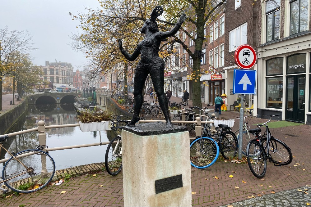 Articulatie Voorschrijven dinsdag Standbeeld Mata Hari Leeuwarden - Leeuwarden - TracesOfWar.nl