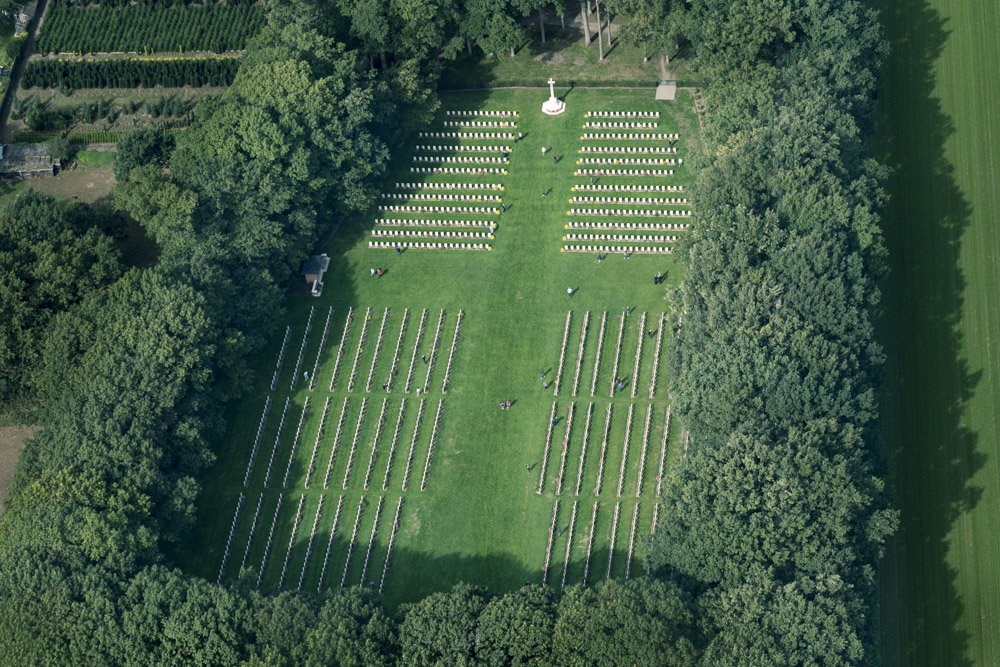 Oorlogsbegraafplaats van het Gemenebest Arnhem Oosterbeek