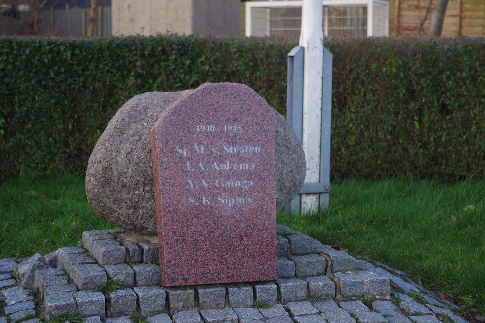 Oorlogsmonument & Straatnaamborden Kimswerd #2