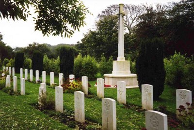 Commonwealth War Graves Illogan Churchyard