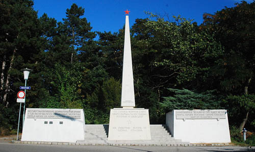Sovjet Oorlogsbegraafplaats Hollabrunn