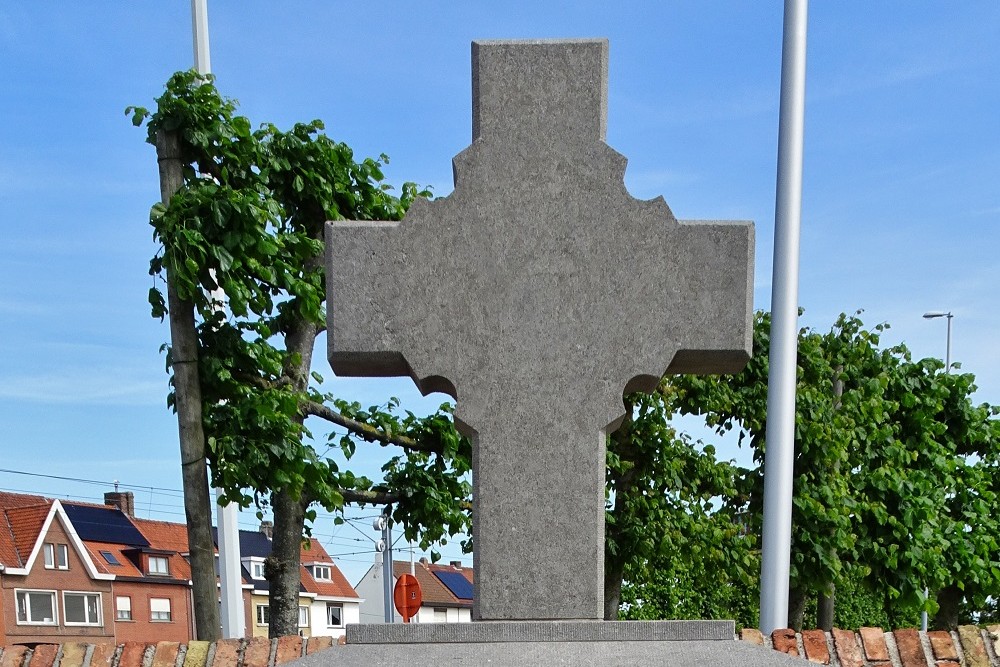 Monument Slachtoffers Saint George's Day Duits Oorlogskerkhof No: 184 Zeebrugge