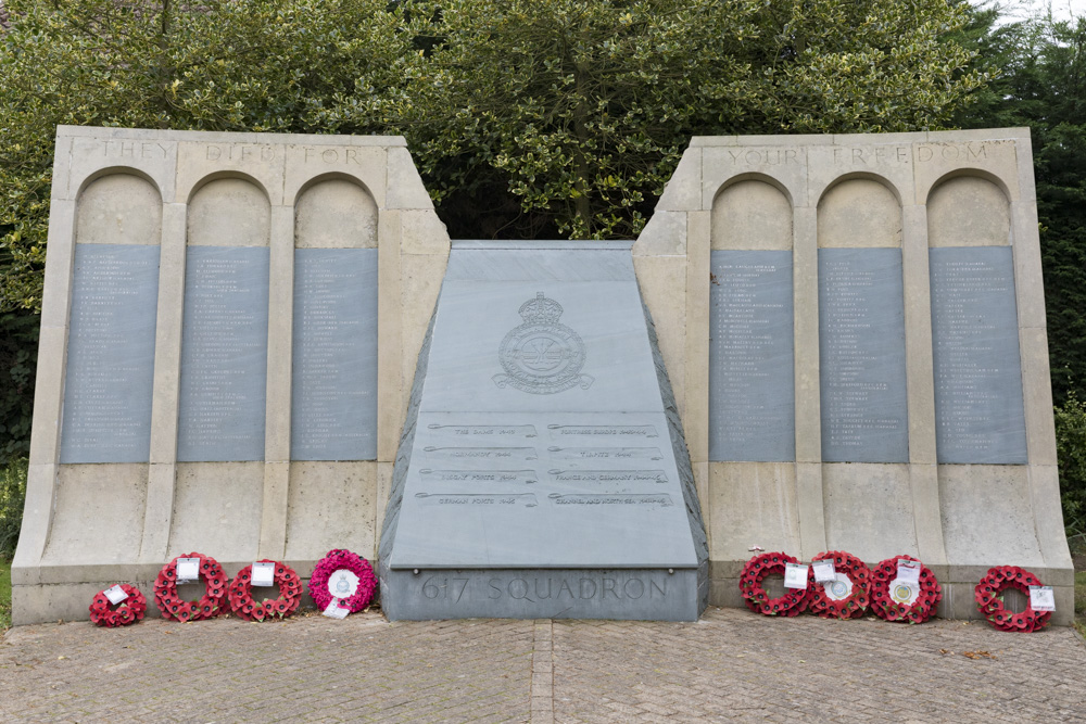 Memorial Fallen 617 Squadron Dambusters