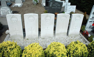 Oorlogsgraven van het Gemenebest Rooms Katholieke Begraafplaats Eerde