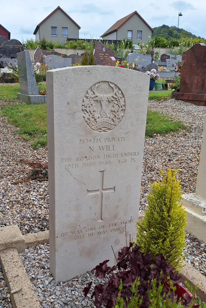 Commonwealth War Grave Mesnires-en-Bray #2